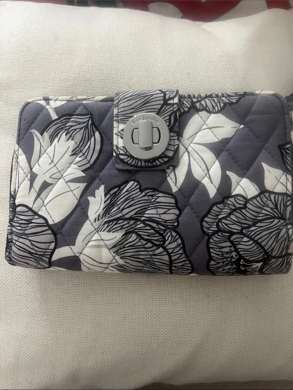Vera Bradley Gray White Quilted Floral Wallet Turn-Lock multiple card slots etc